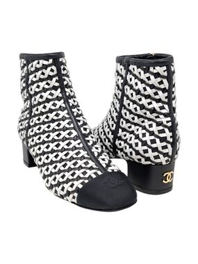 NWT Chanel 22C Black & White Woven Leather Zip-Up CC Logo Ankle Boot 37.5 | 7